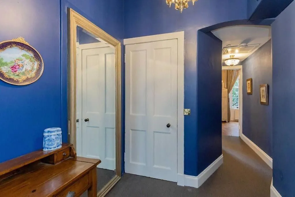 Maindoor Flat Nestled In Heart Of Stockbridge Apartment Edinburgh